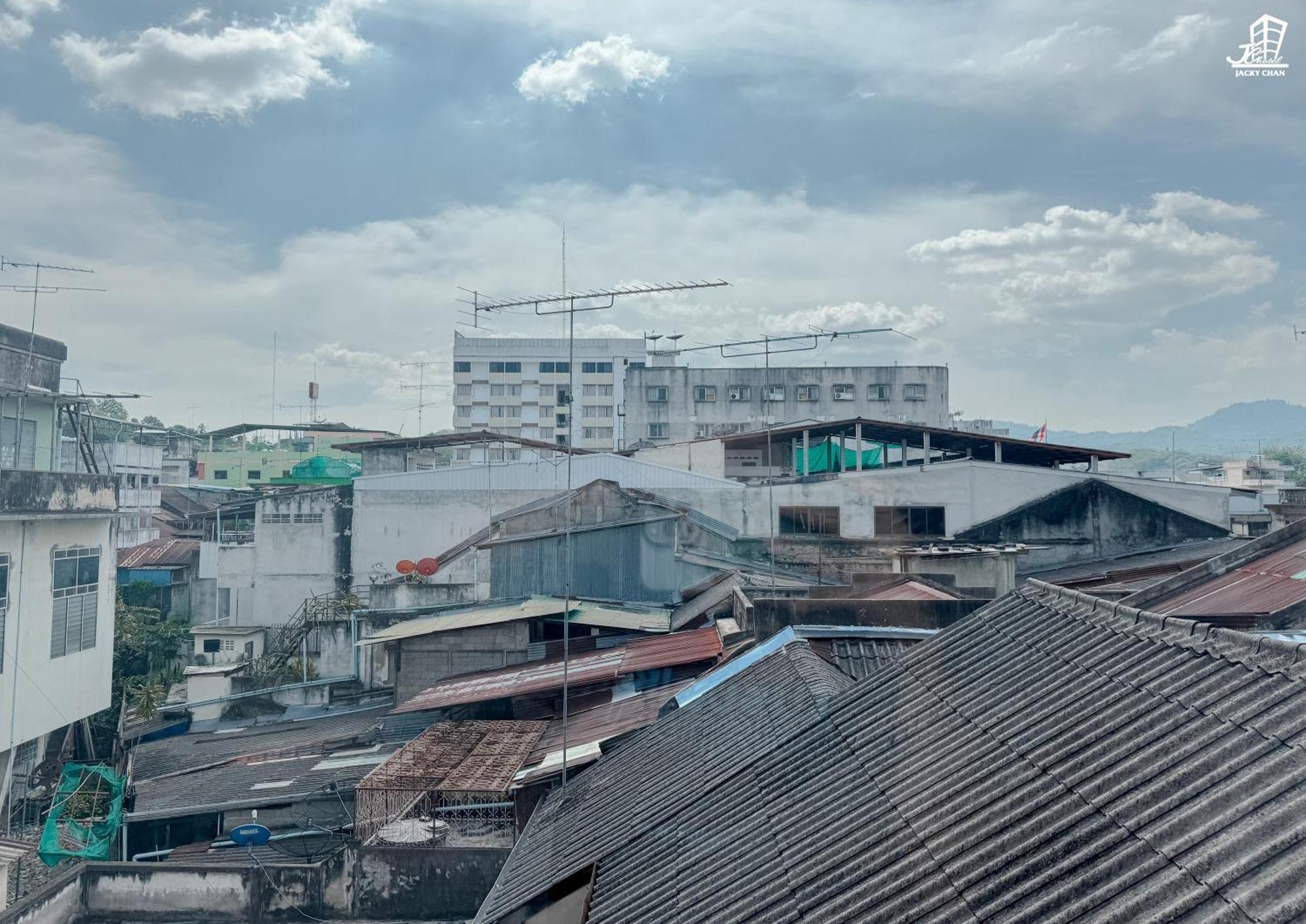 Jacky Chan Hotel Betong Exterior foto